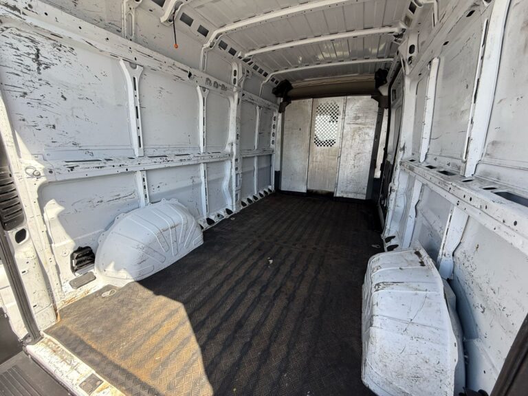 2018-ram-promaster-2500-159-wb-121230-branca (17)