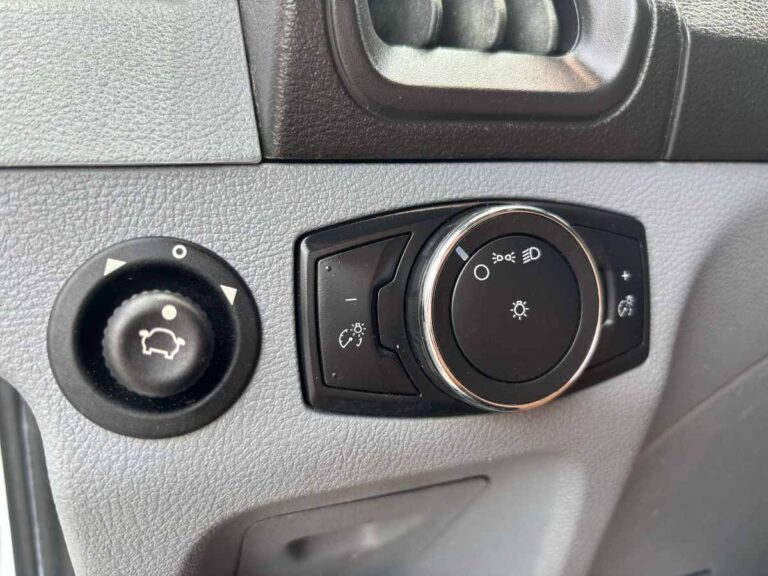 2018-ford-transit-250-branco-A89519 (20)