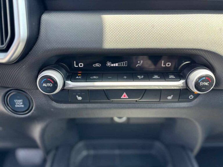 2024-mazda-cx-50-preferred-181873 (16)