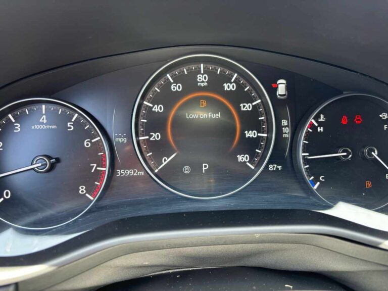 2024-mazda-cx-50-preferred-181873 (17)