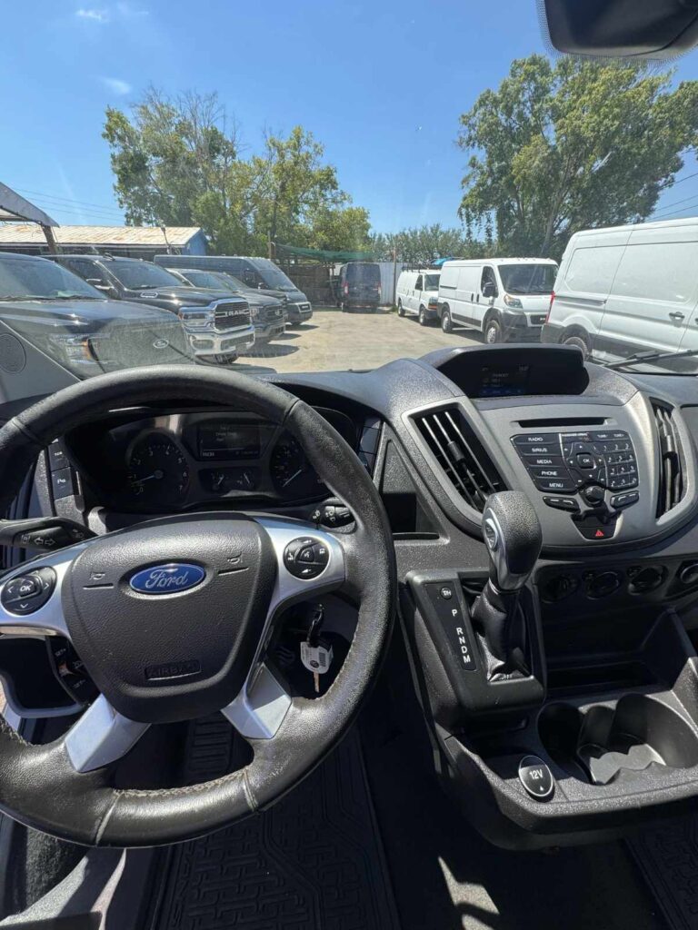 ford-transit-250-2018-$15995-B43929 (11)