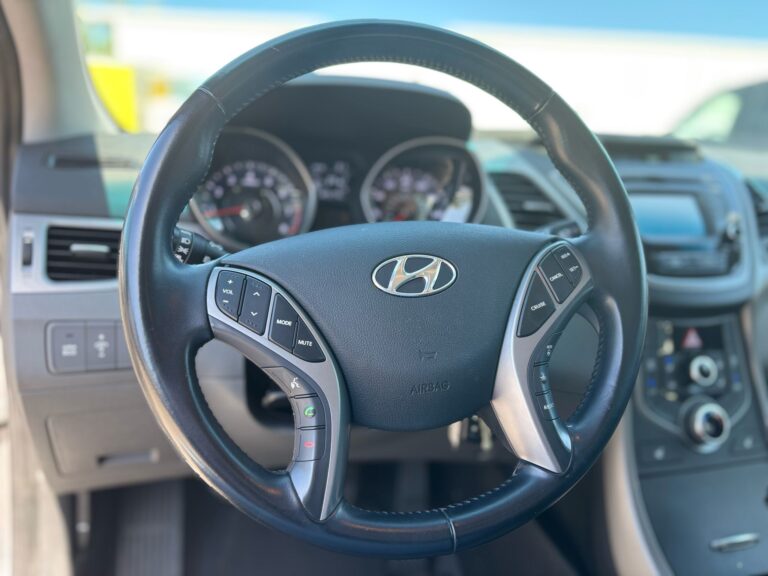 2015-hyundai-elantra-554428 (16)