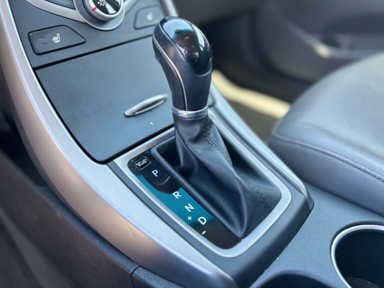 2015-hyundai-elantra-554428 (22)