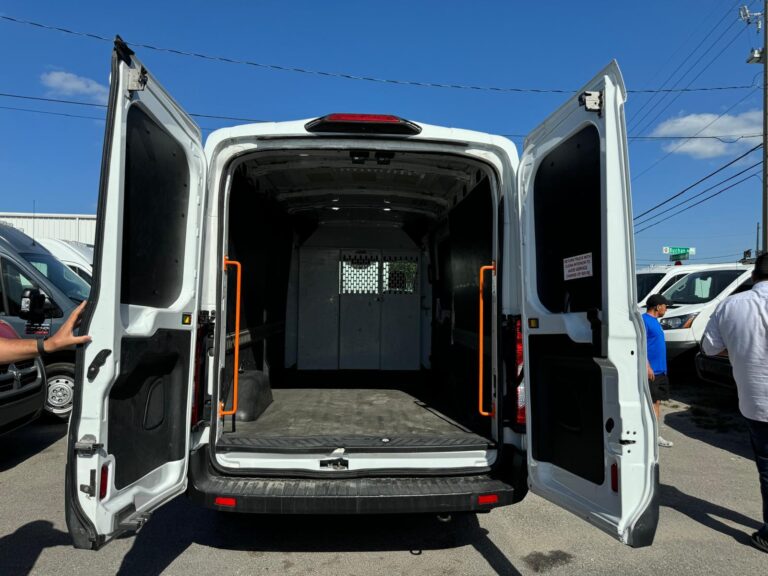 2019-ford-transit-150-branca-b32530 (10)