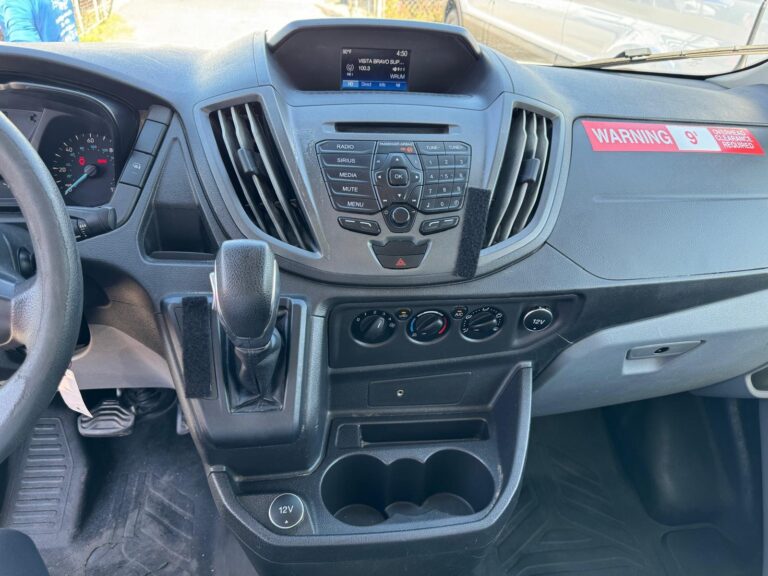 2019-ford-transit-150-branca-b32530 (16)
