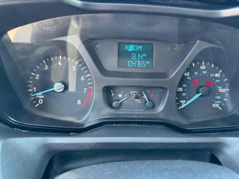2019-ford-transit-150-branca-b32530 (17)