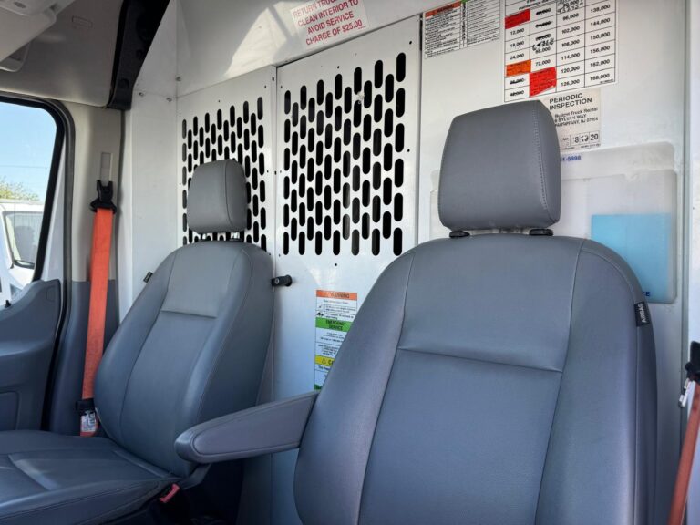 2019-ford-transit-150-branca-b32530 (20)