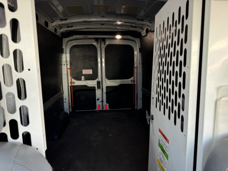 2019-ford-transit-150-branca-b32530 (22)