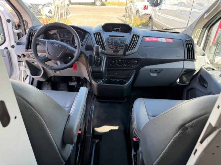 2019-ford-transit-150-branca-b32530 (24)