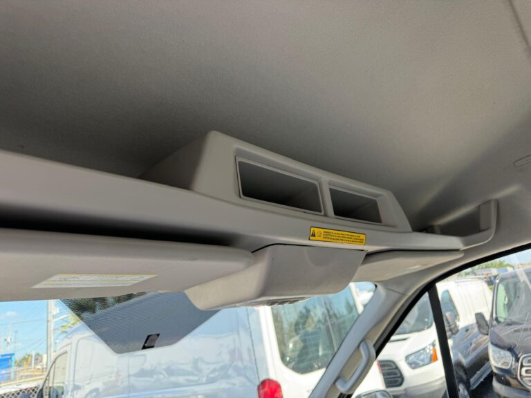 2019-ford-transit-150-branca-b32530 (25)