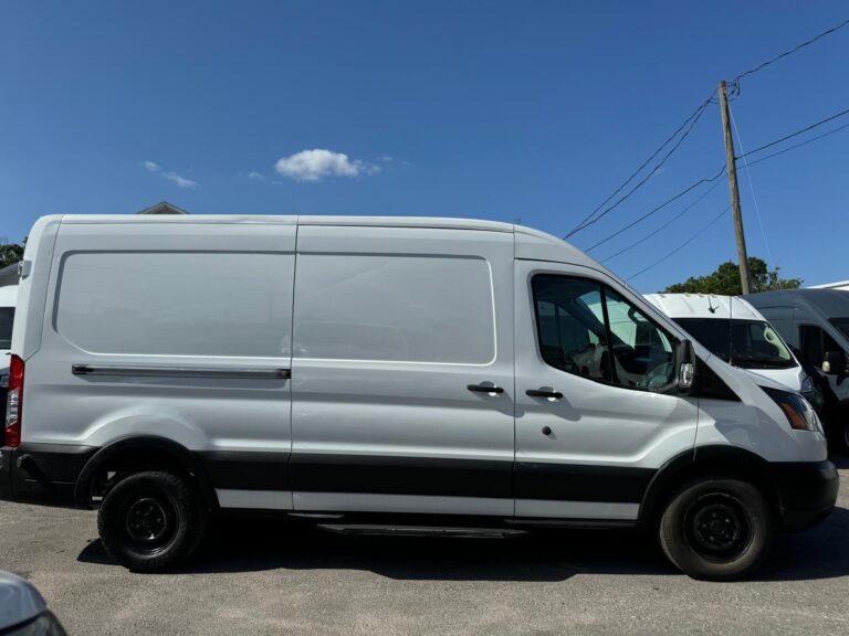 2019-ford-transit-150-branca-b32530 (6)