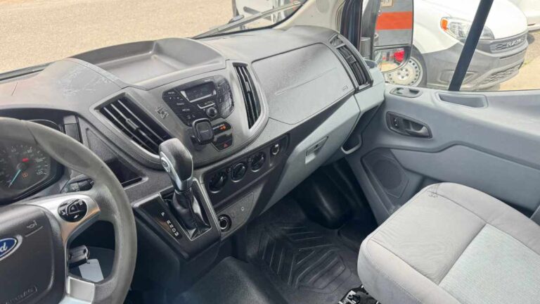 2019-ford-transit-250-b29081 (12)