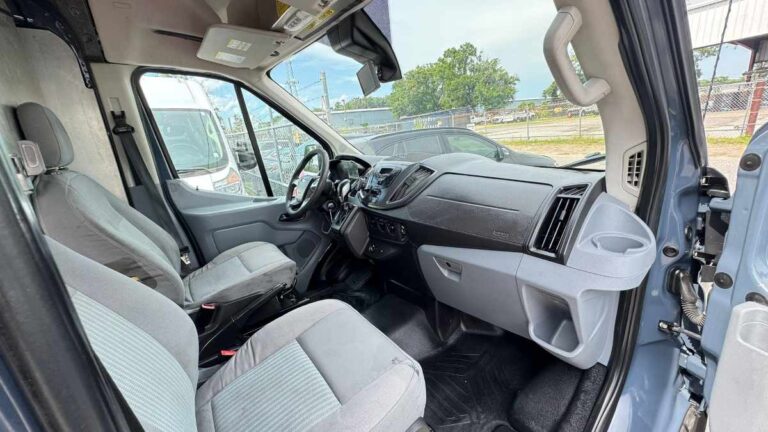 2019-ford-transit-250-b29081 (13)