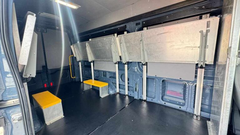 2019-ford-transit-250-b29081 (18)