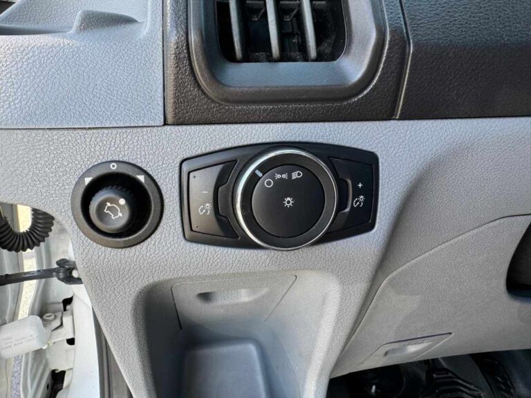 2019-ford-transit-250-branca-b53994 (14)