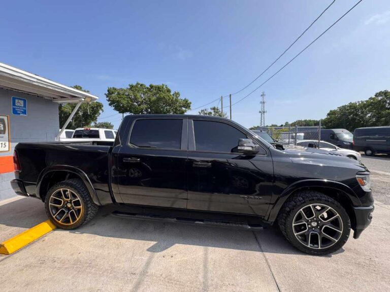 2019-ram-1500-laramie-preto-695079 (4)