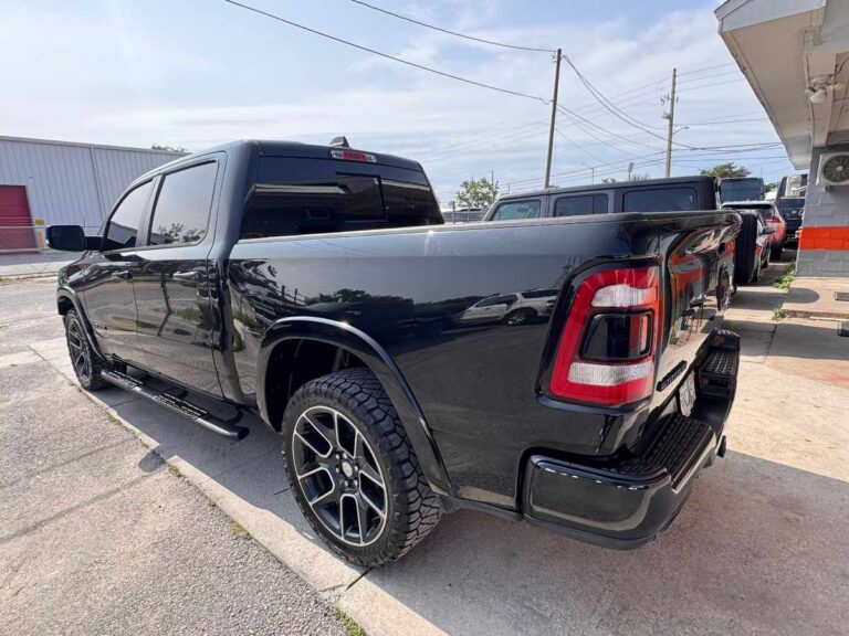 2019-ram-1500-laramie-preto-695079 (7)