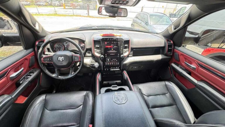 2019-ram-1500-rebel-preto-722627 (10)