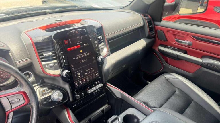 2019-ram-1500-rebel-preto-722627 (13)