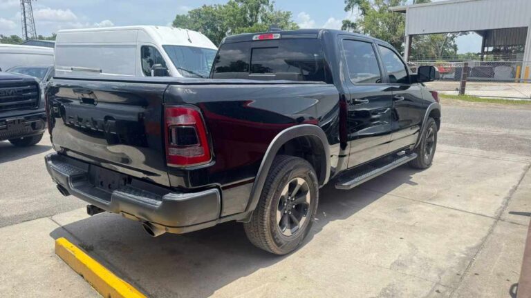 2019-ram-1500-rebel-preto-722627 (4)