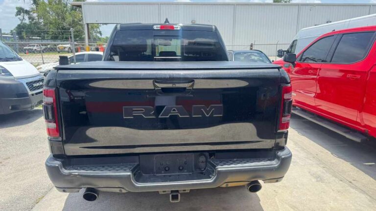 2019-ram-1500-rebel-preto-722627 (5)