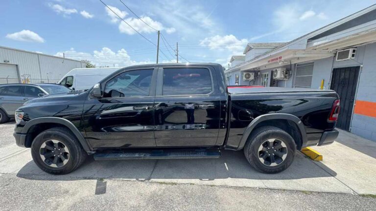2019-ram-1500-rebel-preto-722627 (6)