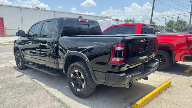 2019-ram-1500-rebel-preto-722627 (9)