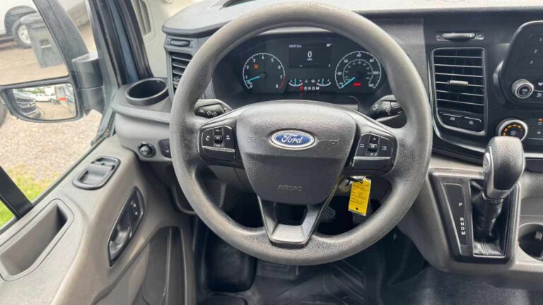 2020-ford-transit-250-azul-b13516 (10)