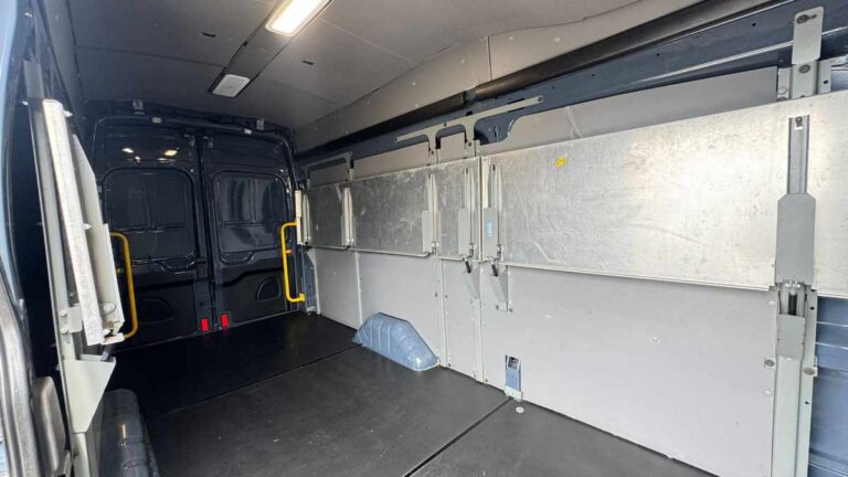 2020-ford-transit-250-azul-b13516 (13)