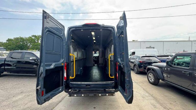 2020-ford-transit-250-azul-b13516 (17)