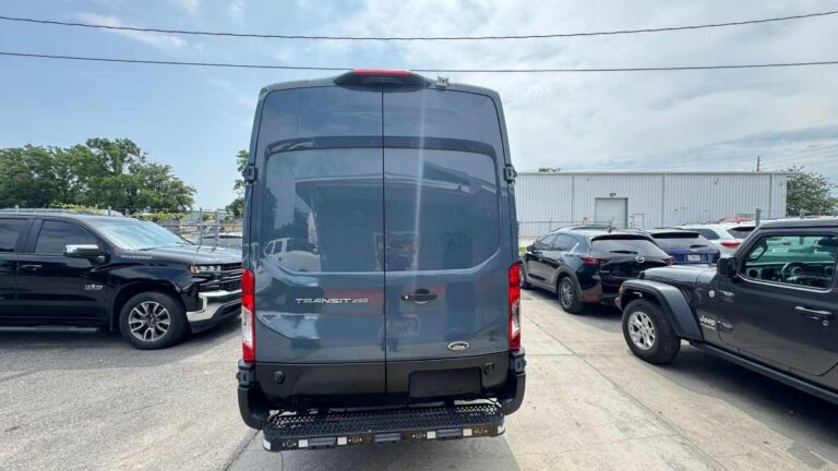 2020-ford-transit-250-azul-b13516 (8)