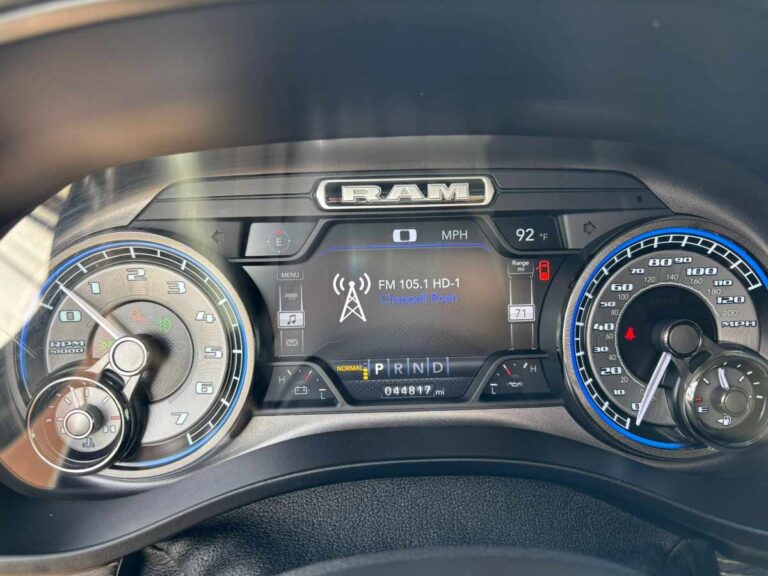 2020-ram-1500-limited-preto-299426 (13)