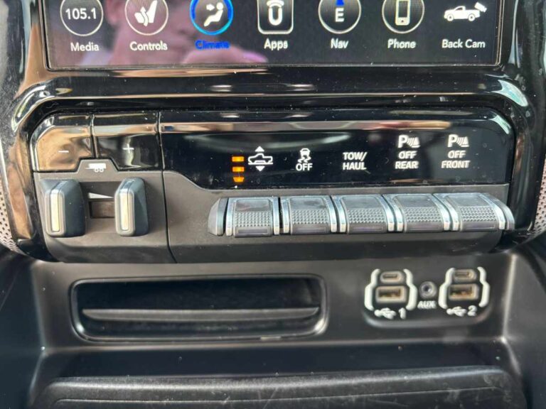 2020-ram-1500-limited-preto-299426 (17)