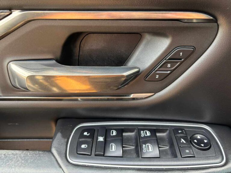 2020-ram-1500-limited-preto-299426 (19)