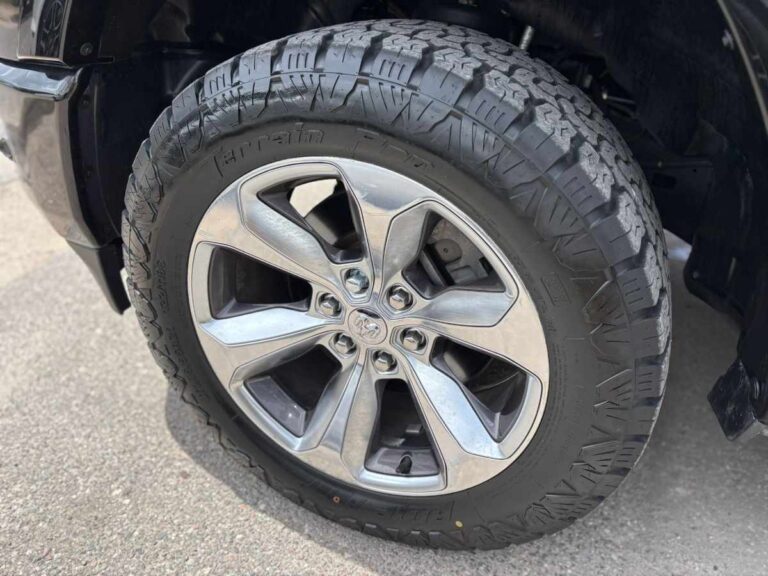 2020-ram-1500-limited-preto-299426 (24)