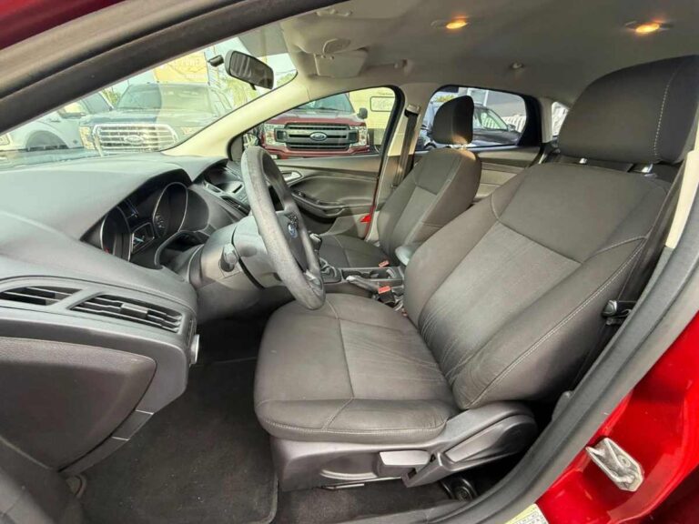 2016-ford-focus-red-261490 (11)