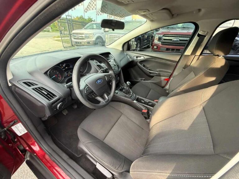 2016-ford-focus-red-261490 (12)