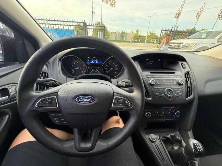 2016-ford-focus-red-261490 (14)