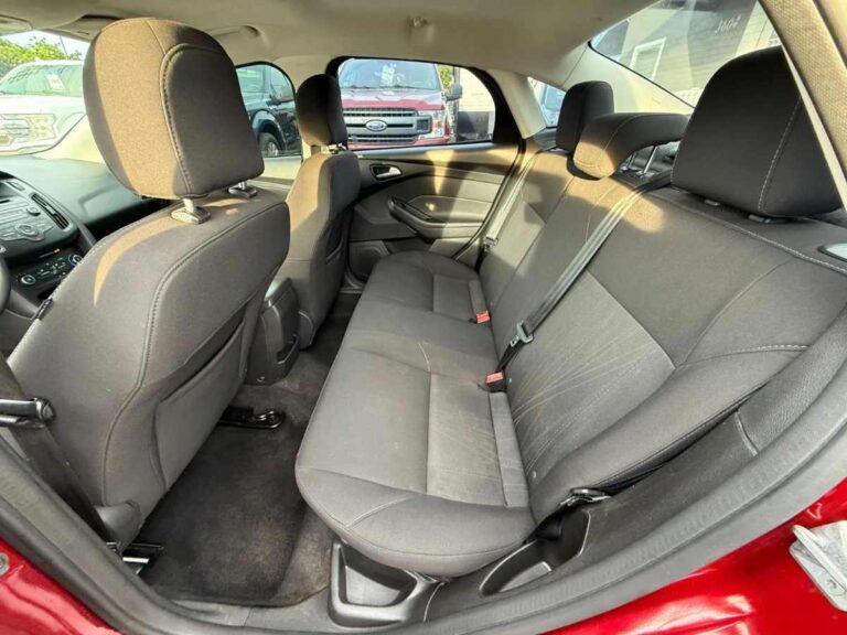 2016-ford-focus-red-261490 (9)