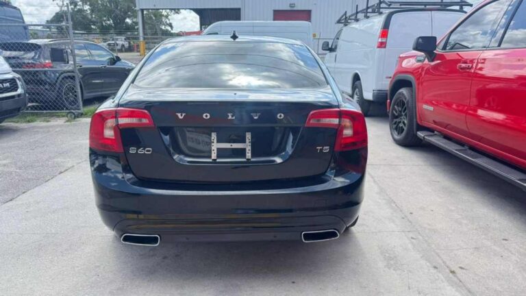 2016-volvo-s60-black-412719 (3)