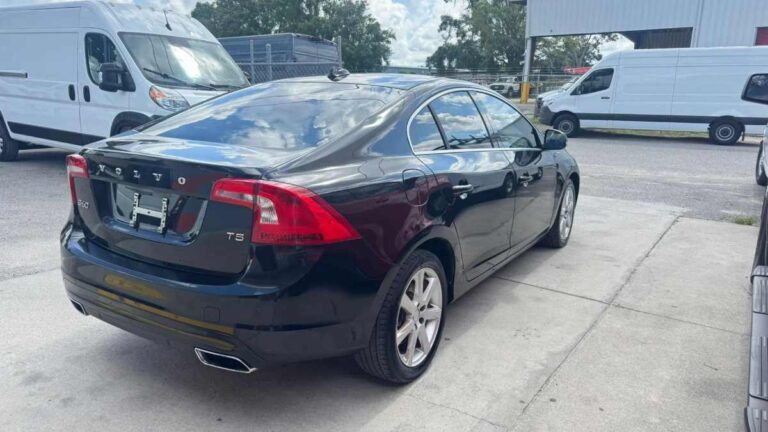 2016-volvo-s60-black-412719 (4)