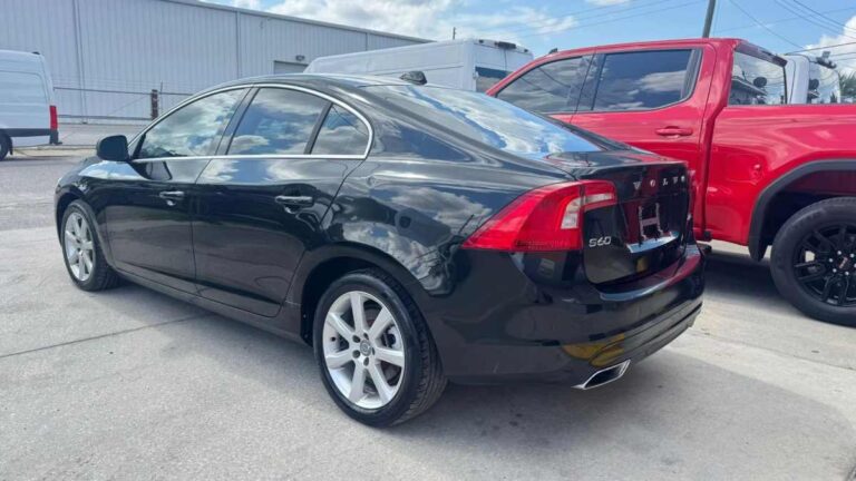 2016-volvo-s60-black-412719 (5)