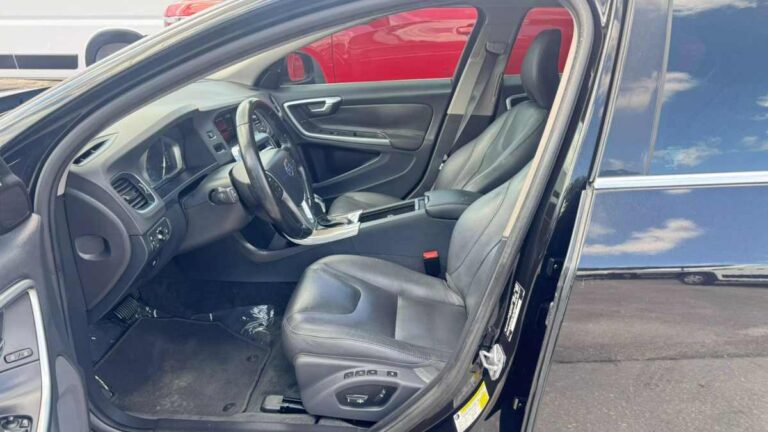 2016-volvo-s60-black-412719 (6)