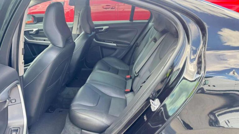 2016-volvo-s60-black-412719 (7)