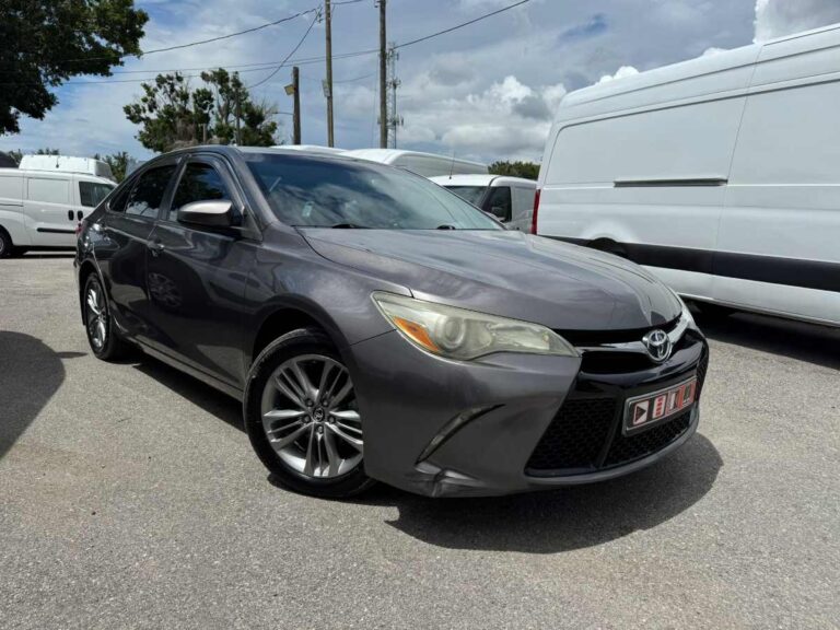 2017-toyota-camry-se-gray-286431 (1)