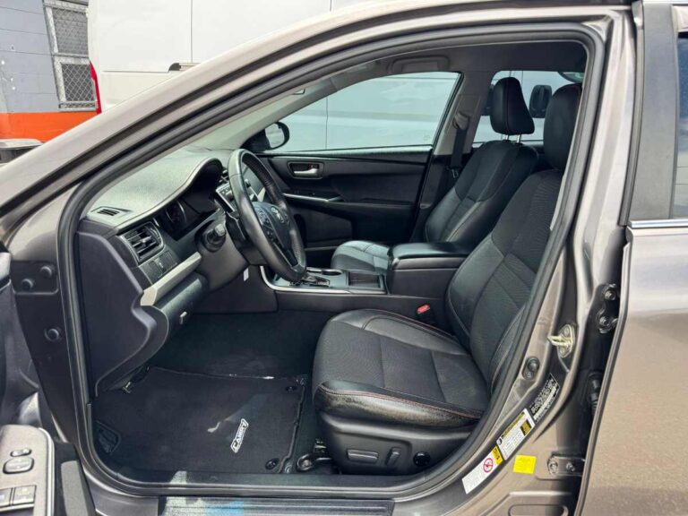 2017-toyota-camry-se-gray-286431 (11)
