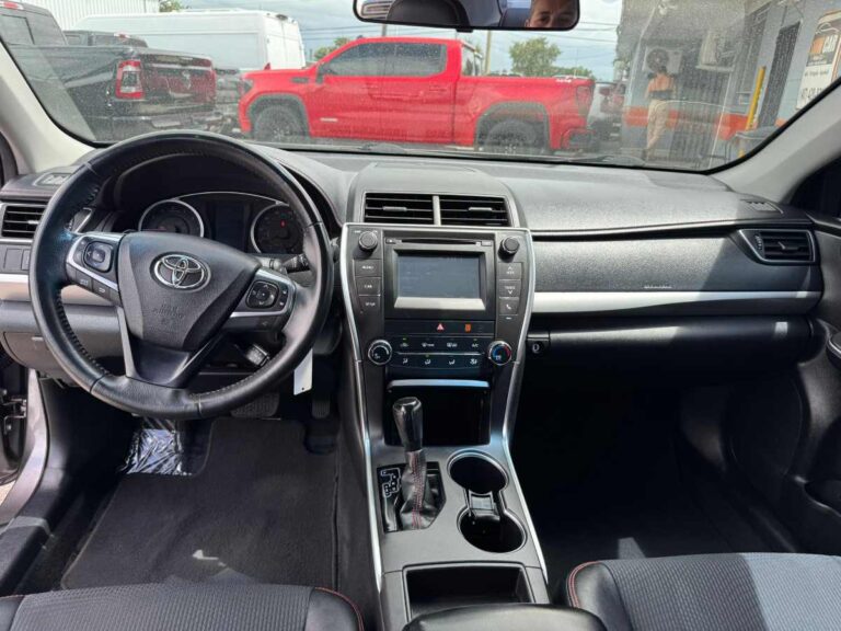 2017-toyota-camry-se-gray-286431 (13)