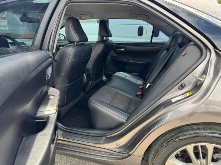 2017-toyota-camry-se-gray-286431 (15)