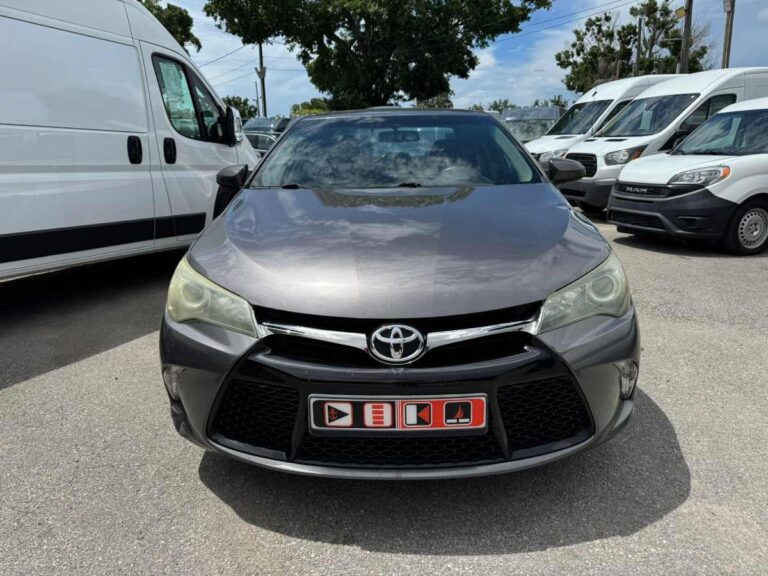 2017-toyota-camry-se-gray-286431 (2)