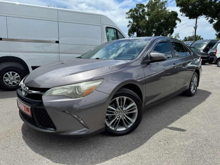 2017-toyota-camry-se-gray-286431 (3)